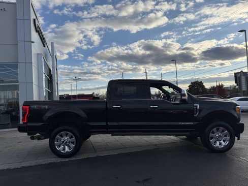 Used 2017 Ford F350 Platinum w/ Platinum Ultimate Package image 4