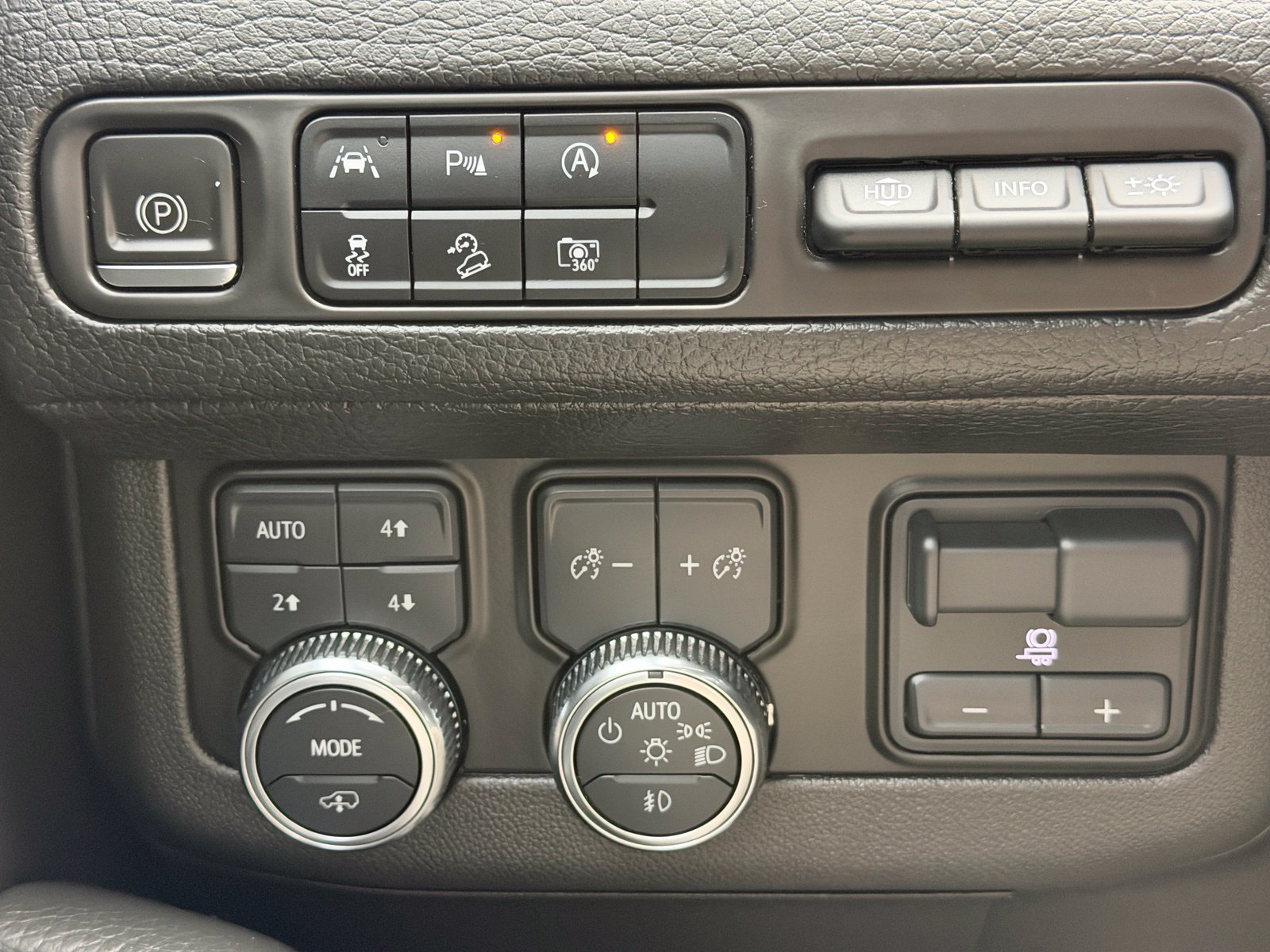 Used 2023 GMC Yukon Denali w/ Max Trailering Package AWD/4WD image 12