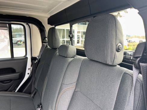 New 2026 Jeep Gladiator Sport image 30