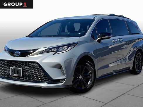 Used 2024 Toyota Sienna XSE image 1