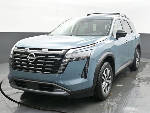 New 2026 Nissan Pathfinder SL image 3