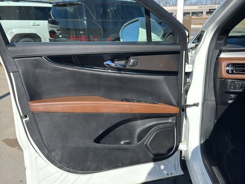 Used 2022 Lincoln Nautilus Reserve image 10