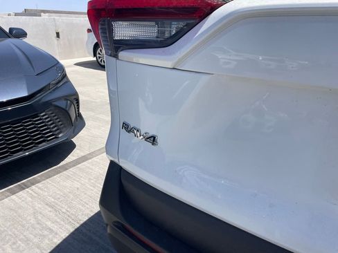 Used 2020 Toyota RAV4 XLE w/ Carpet Mat Package FWD image 4