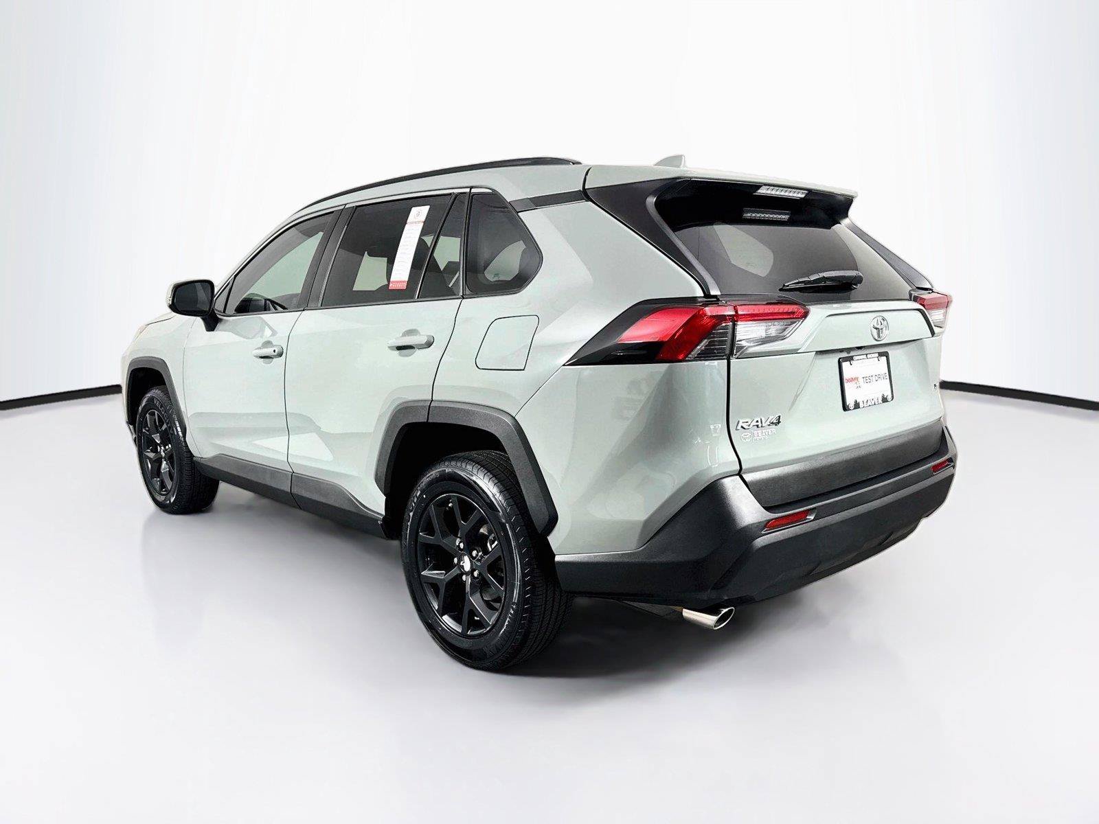 Used 2019 Toyota RAV4 XLE w/ Convenience Package FWD image 12