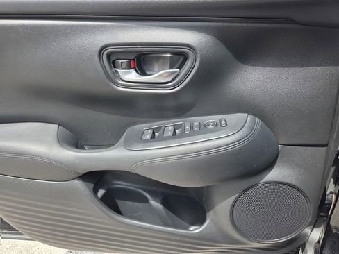 Used 2023 Honda HR-V LX image 19