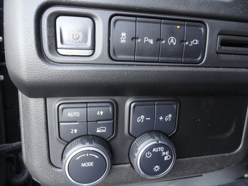 Used 2021 Chevrolet Suburban LT image 18