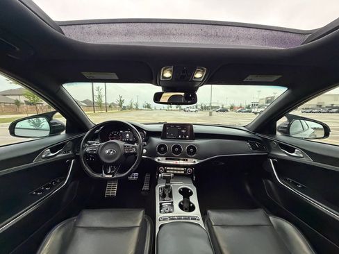 Used 2020 Kia Stinger GT1 RWD image 18
