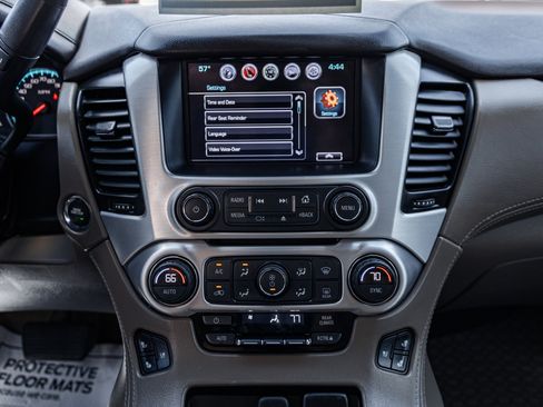Used 2017 GMC Yukon XL SLT w/ Open Road Package AWD/4WD image 17