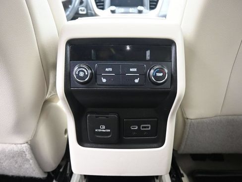 Used 2021 GMC Acadia Denali w/ Denali Ultimate Package AWD/4WD image 42