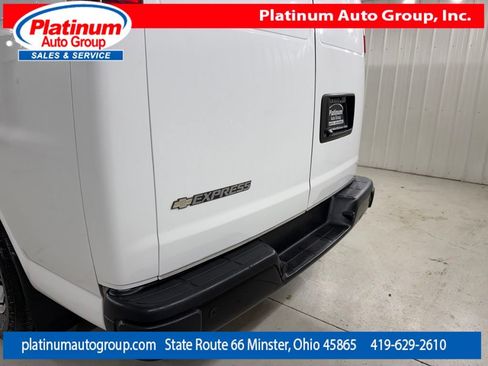 Used 2018 Chevrolet Express 3500 Extended w/ Driver Convenience Package RWD image 46