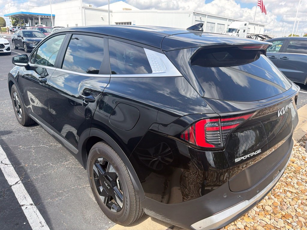 Used 2026 Kia Sportage LX FWD image 6