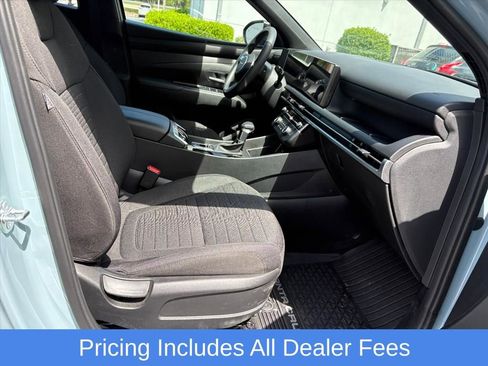Used 2025 Hyundai Santa Cruz SE AWD/4WD image 17