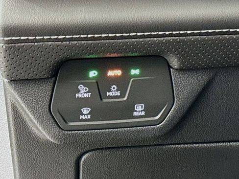 New 2026 Volkswagen Atlas SE image 10