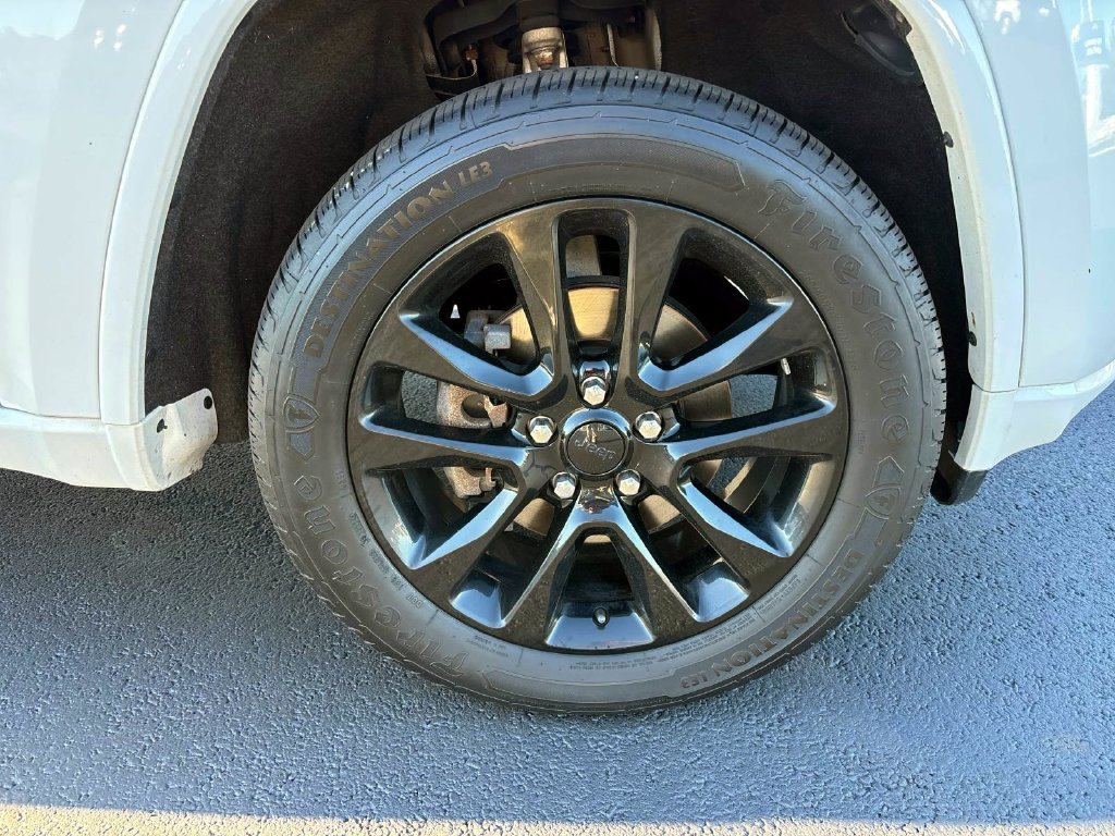 Used 2018 Jeep Grand Cherokee Altitude AWD/4WD image 32