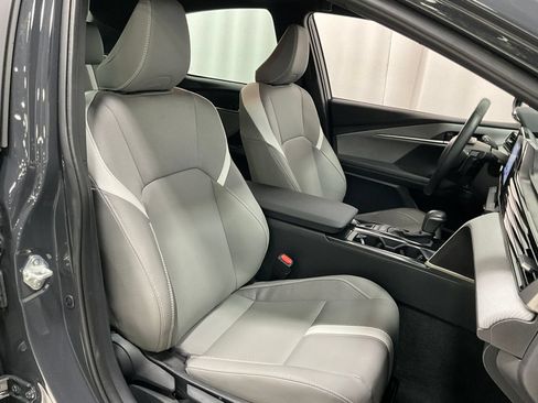 Used 2025 Toyota Camry SE FWD image 9
