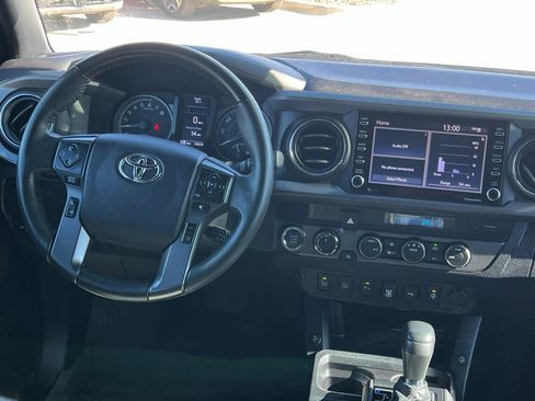 Used 2021 Toyota Tacoma TRD Sport w/ Technology Package image 19