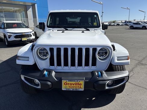Used 2022 Jeep Wrangler Unlimited Sahara w/ Cold Weather Group AWD/4WD image 8