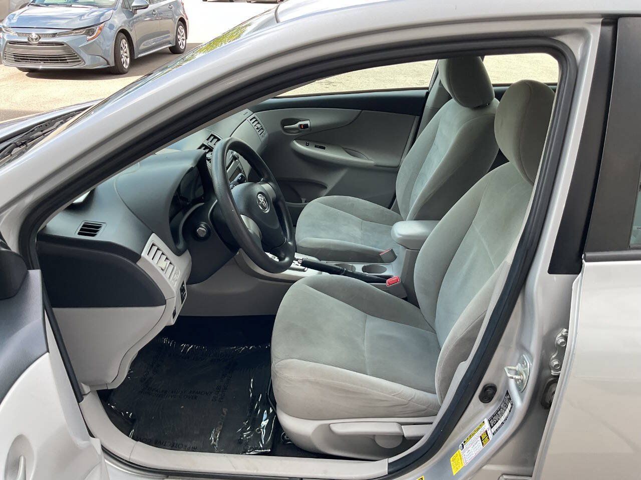 Used 2011 Toyota Corolla LE FWD image 13