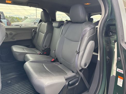 Used 2023 Toyota Sienna XLE image 10