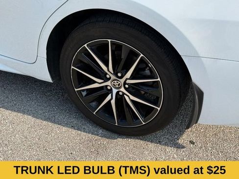 Used 2024 Toyota Camry SE FWD image 11