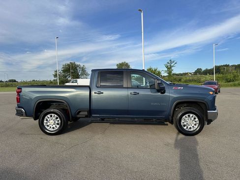 Used 2025 Chevrolet Silverado 2500 LT w/ Convenience Package AWD/4WD image 11