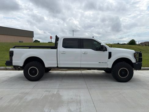 Used 2019 Ford F250 Lariat w/ Lariat Ultimate Package AWD/4WD image 4