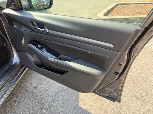Used 2023 Nissan Altima 2.5 SV FWD image 25