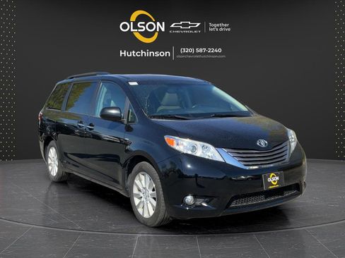 Used 2017 Toyota Sienna XLE w/ XLE Navigation Package AWD/4WD image 14