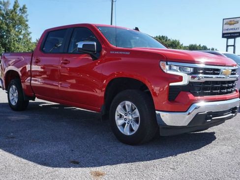 Used 2025 Chevrolet Silverado 1500 LT AWD/4WD image 2