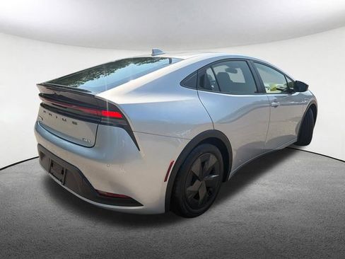 Used 2025 Toyota Prius LE FWD image 14