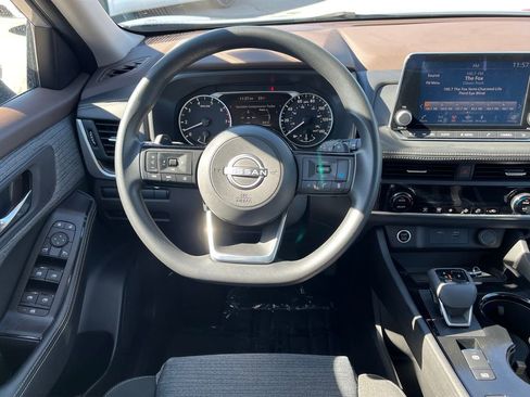 Used 2023 Nissan Rogue SV image 18