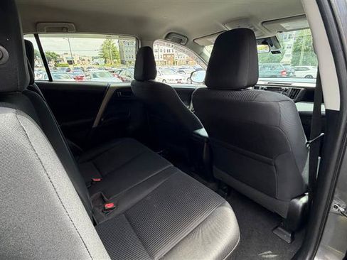 Used 2017 Toyota RAV4 LE AWD/4WD image 17