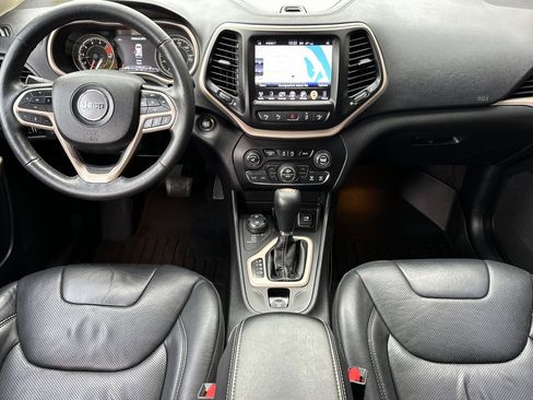 Used 2017 Jeep Cherokee Limited w/ Luxury Group image 15