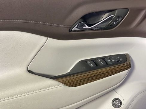 Certified 2023 GMC Acadia SLE w/ Driver Convenience Package image 29