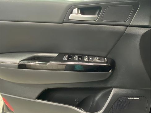 Used 2017 Kia Sportage SX image 9