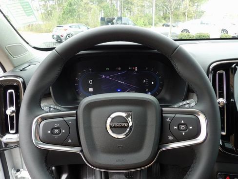 Certified 2025 Volvo XC40 B5 Plus w/ Protection Package Premier AWD/4WD image 23