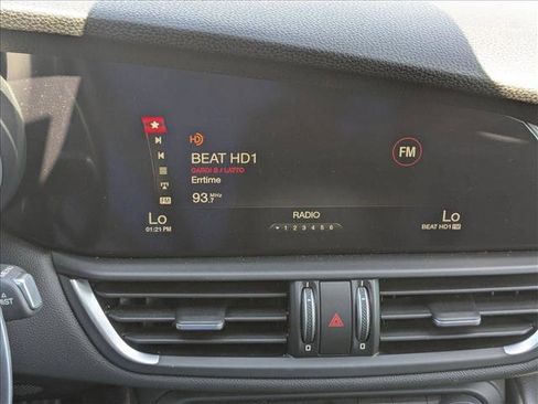 Used 2017 Alfa Romeo Giulia Ti w/ TI 19" Sport Package image 9