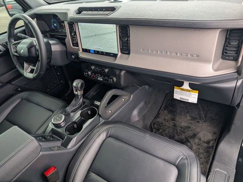 New 2025 Ford Bronco Outer Banks w/ Sasquatch Package AWD/4WD image 46