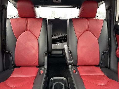 Used 2021 Toyota Highlander XSE FWD image 32