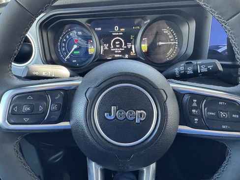 Certified 2025 Jeep Wrangler Sahara AWD/4WD image 25