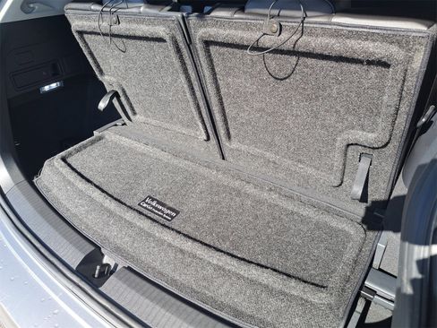 Certified 2022 Volkswagen Tiguan SE image 13