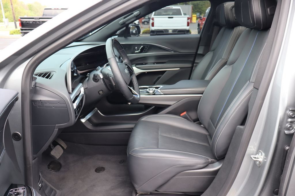 Used 2024 Cadillac Lyriq Sport RWD image 4