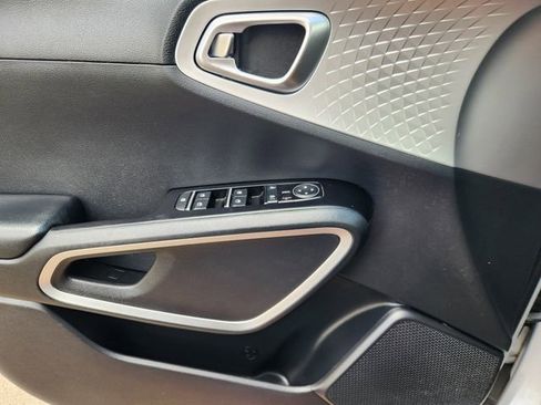 Used 2020 Kia Soul LX FWD image 21