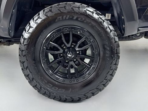 Used 2020 Toyota Tacoma TRD Off-Road w/ TRD Premium Off Road Package AWD/4WD image 9