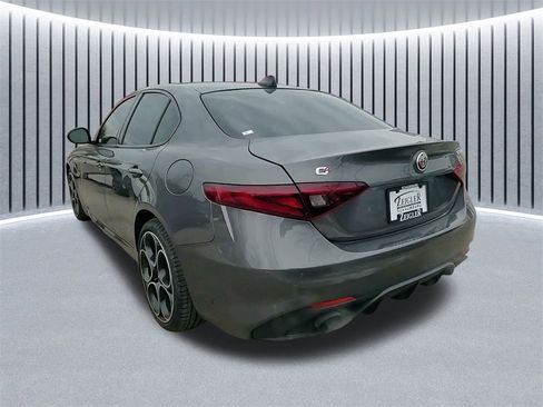 Used 2023 Alfa Romeo Giulia Veloce image 11