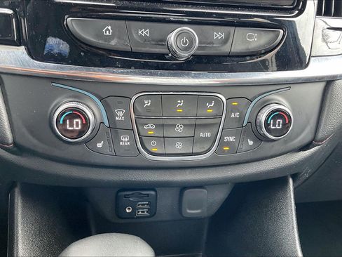 Used 2023 Chevrolet Traverse RS AWD/4WD image 30