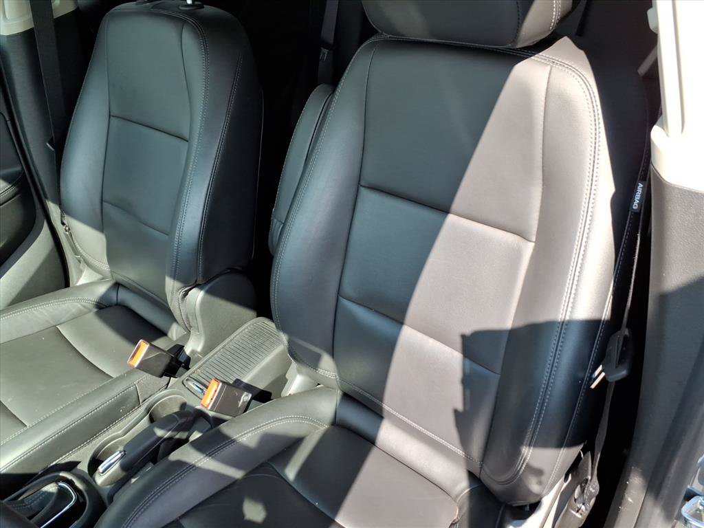 Used 2019 Buick Encore Essence w/ Safety Package II FWD image 17