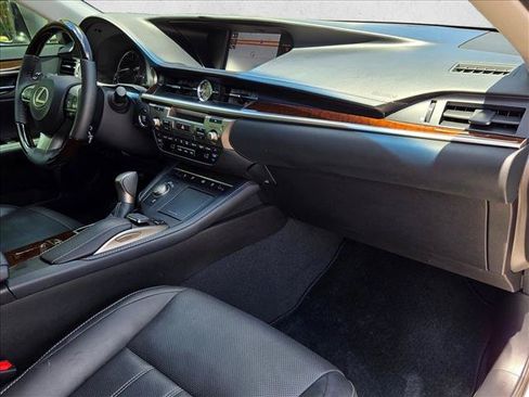Used 2018 Lexus ES 350 w/ Ultra Luxury Package FWD image 25