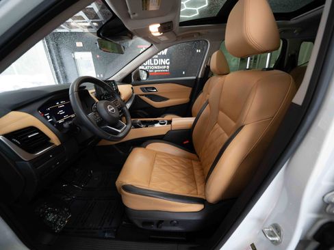 Used 2023 Nissan Rogue Platinum image 9