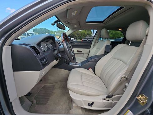 Used 2006 Chrysler 300 C w/ Navigation & Sound Group II image 3